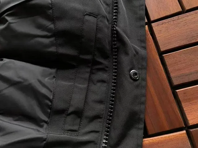Canada Goose Vests Quilted stand-collar puffer vest product detail image 9