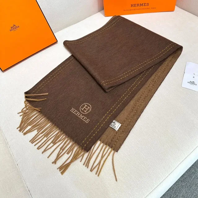 Hermès Scarves Fringed two-tone scarf with embossed H emblem product detail image 9