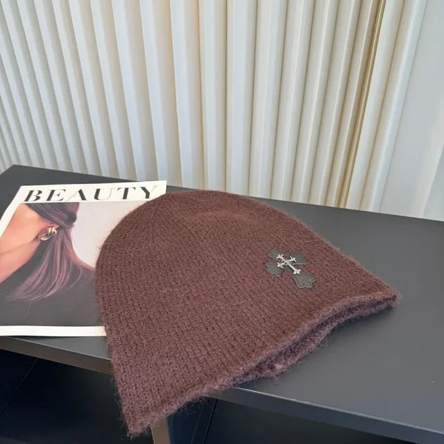 Unbranded Hats Knitted beanie with cross appliqué product detail image 6