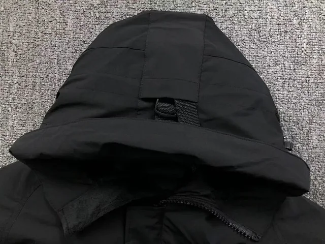 Canada Goose Down Jackets Hooded Four-Pocket Jacket with Reflective Trim product detail image 5