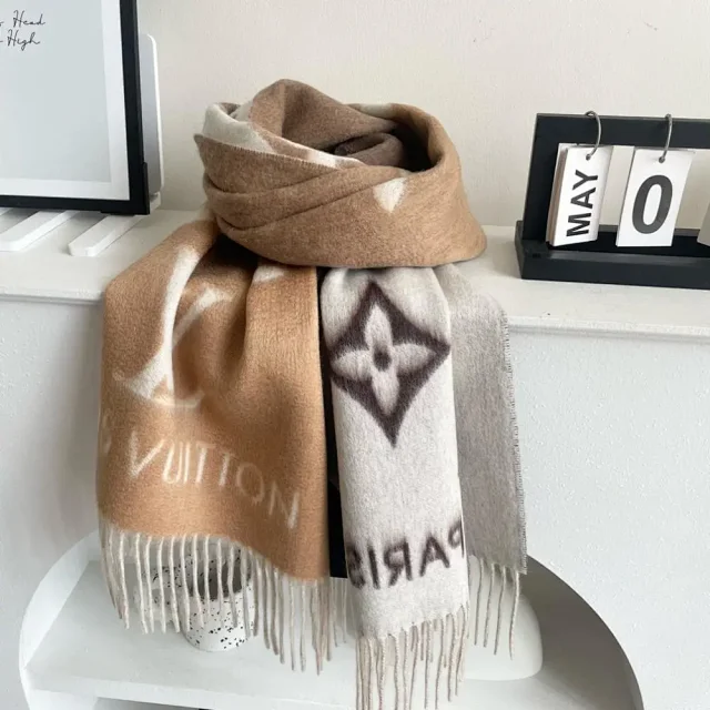 Louis Vuitton Scarves Monogram fringed scarf product detail image 8