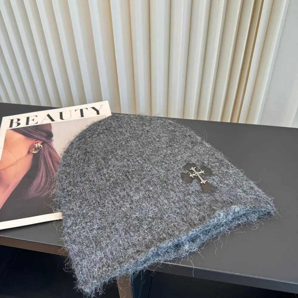Unbranded Hats Knitted beanie with cross appliqué image 7