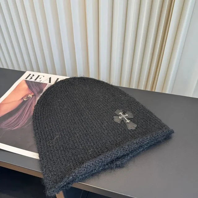 Unbranded Hats Knitted beanie with cross appliqué product detail image 4