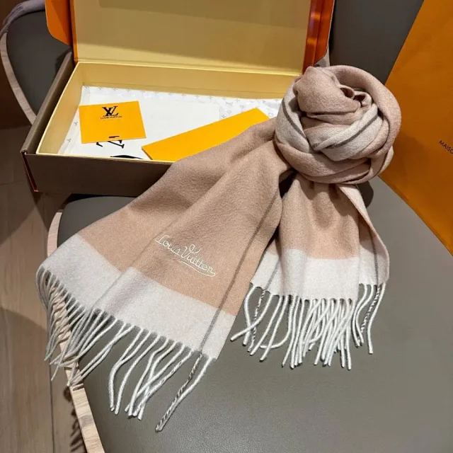 Louis Vuitton Scarves Monogram and fringed scarf styles product detail image 8