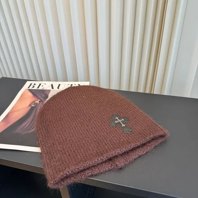 Unbranded Hats Knitted beanie with cross appliqué product detail image 9