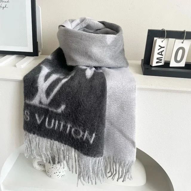 Louis Vuitton Scarves Monogram fringed scarf product detail image 6