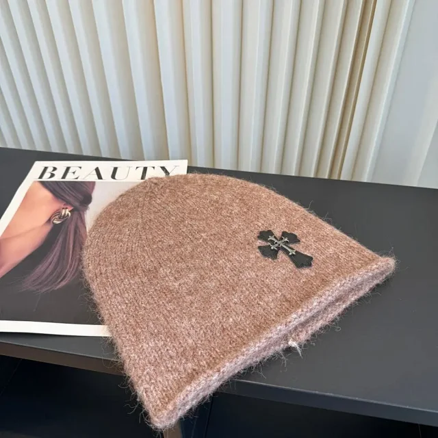 Unbranded Hats Knitted beanie with cross appliqué product detail image 8