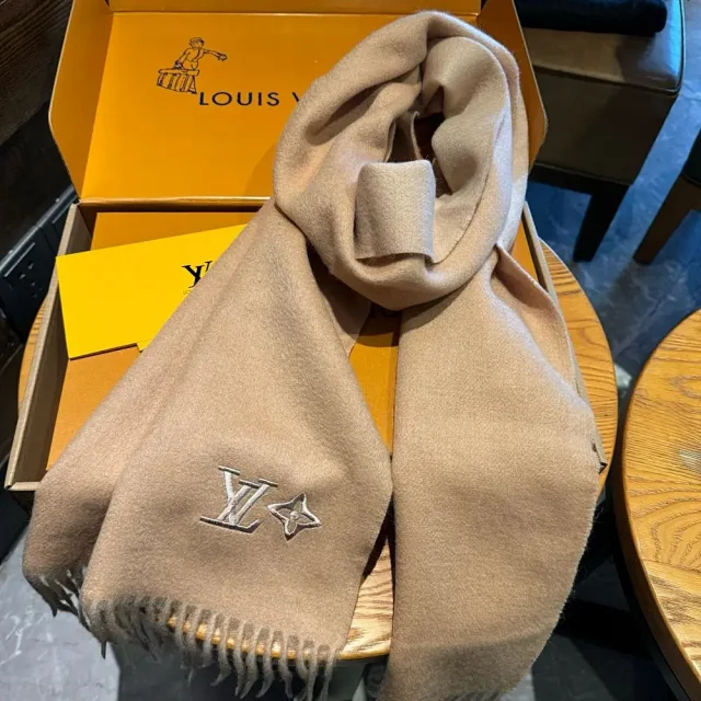 Louis Vuitton Scarves Monogram and fringed scarf styles product detail image 4