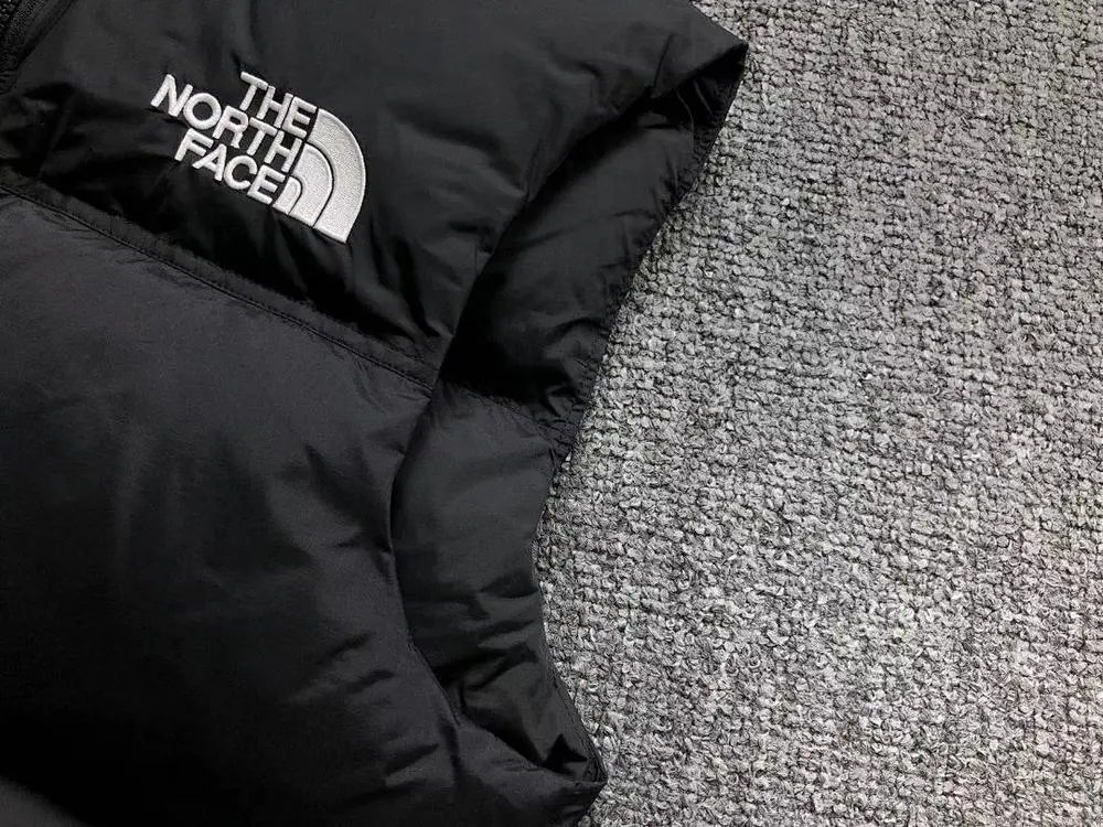 The North Face Vests 700-fill color-block puffer vest image 4