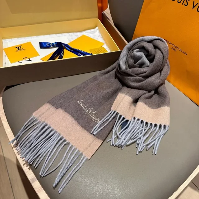 Louis Vuitton Scarves Monogram and fringed scarf styles product detail image 10