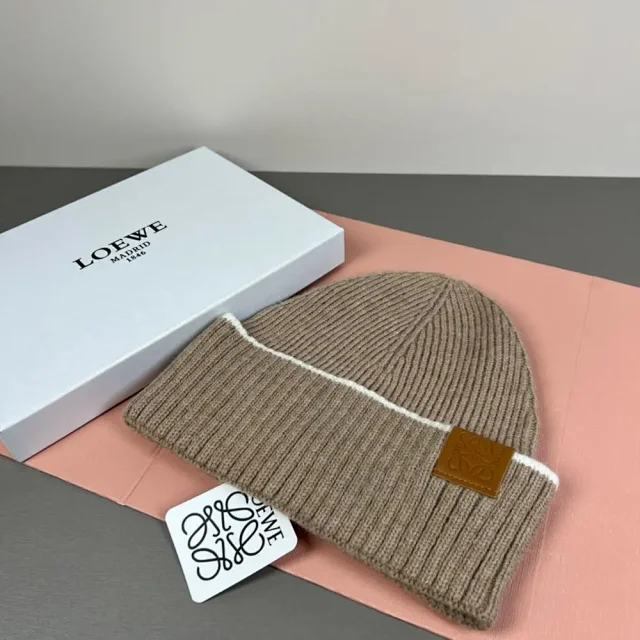 Loewe Hats Rib-knit cuffed beanie with contrast trim and Anagram patch product detail image 5