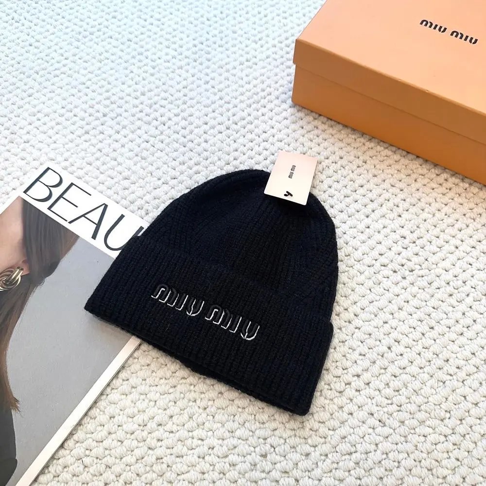 Miu Hats Ribbed knit logo beanie — Style 2