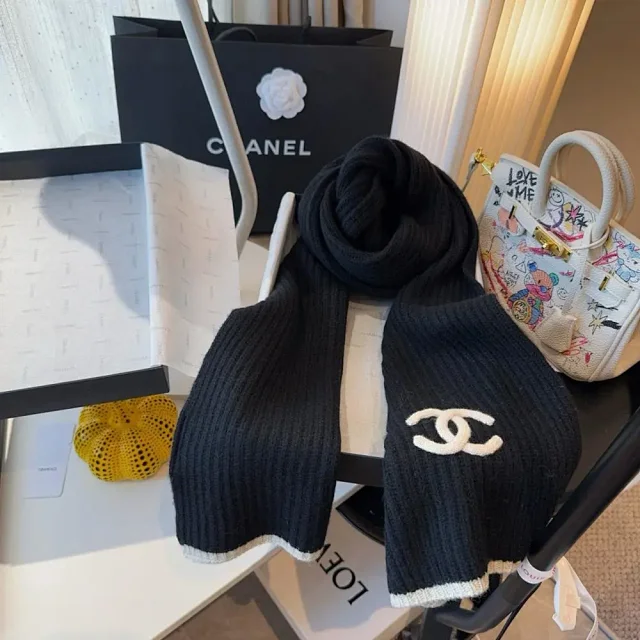 Chanel Scarves Logo Print and Knit Scarf product detail image 9