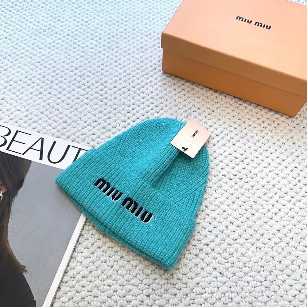 Miu Hats Ribbed knit logo beanie — Style 7
