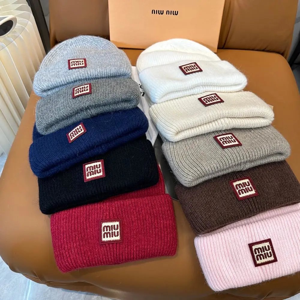 Imagem do produto Miu Hats Rib-knit cuffed beanie with logo patch