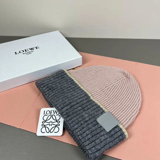 Loewe Hats Rib-knit cuffed beanie with contrast trim and Anagram patch product detail image 2