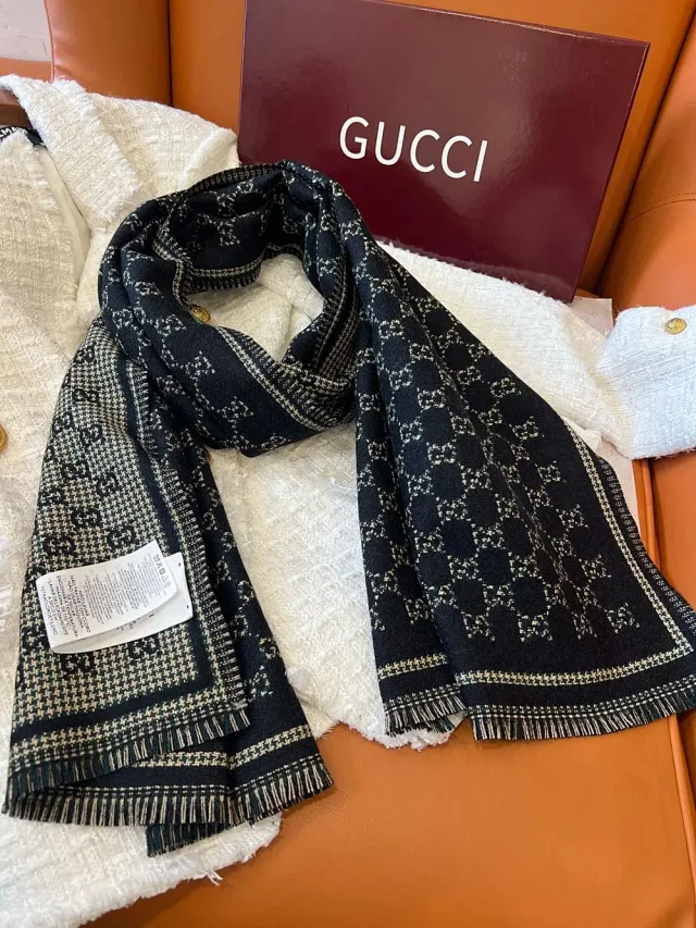 Gucci Scarves Fringed GG monogram scarf product detail image 6