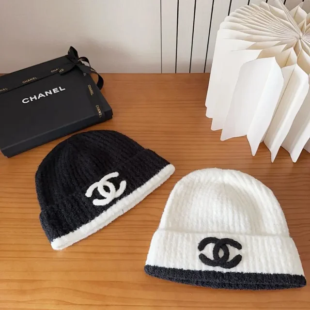 Chanel Hats Ribbed knit CC-logo beanie product detail image 3