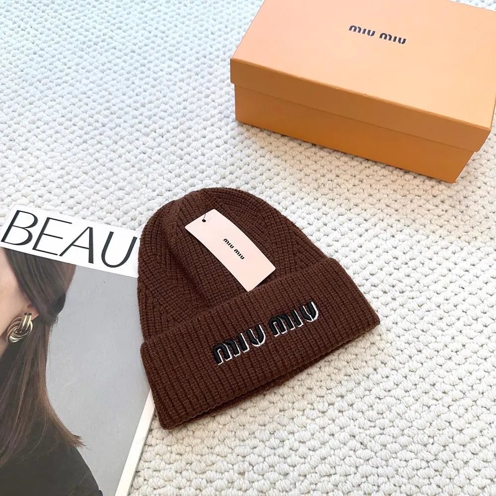 Miu Hats Ribbed knit logo beanie — Style 6