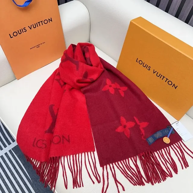 Louis Vuitton Scarves Fringed Monogram Scarf product detail image 2