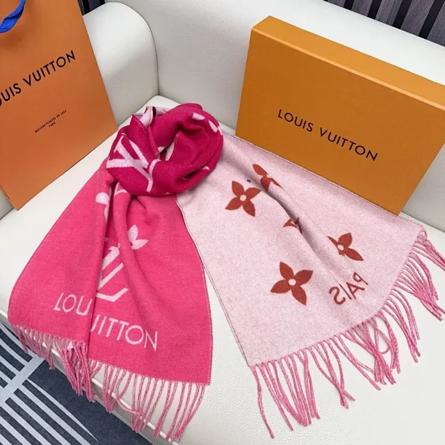 Louis Vuitton Scarves Fringed Monogram Scarf product detail image 10