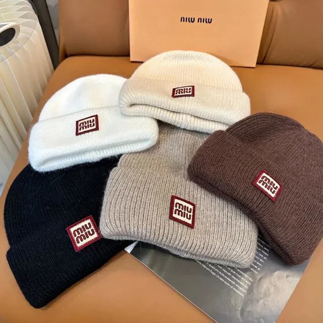Miu Hats Rib-knit cuffed beanie with logo patch product detail image 2