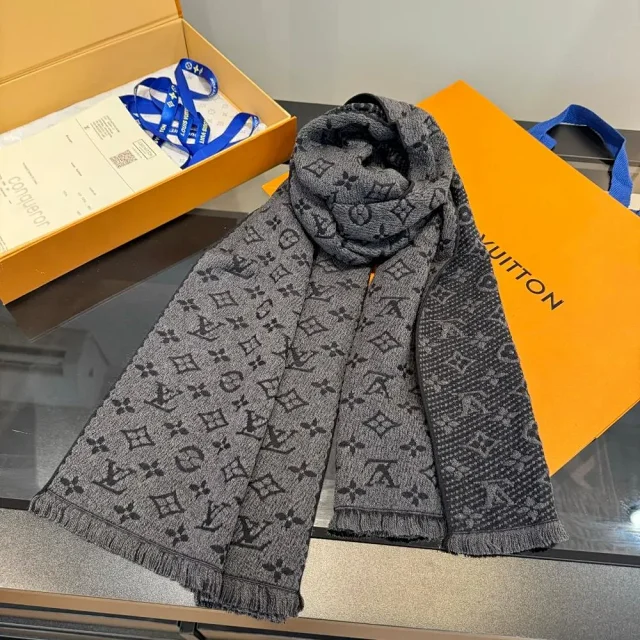 Louis Vuitton Scarves Monogram and checkered knit product detail image 8