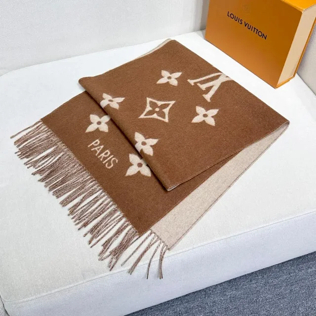 Louis Vuitton Scarves Monogram Fringe Scarf product detail image 9
