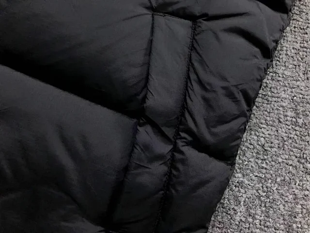 The North Face Vests 700-fill color-block puffer vest product detail image 3