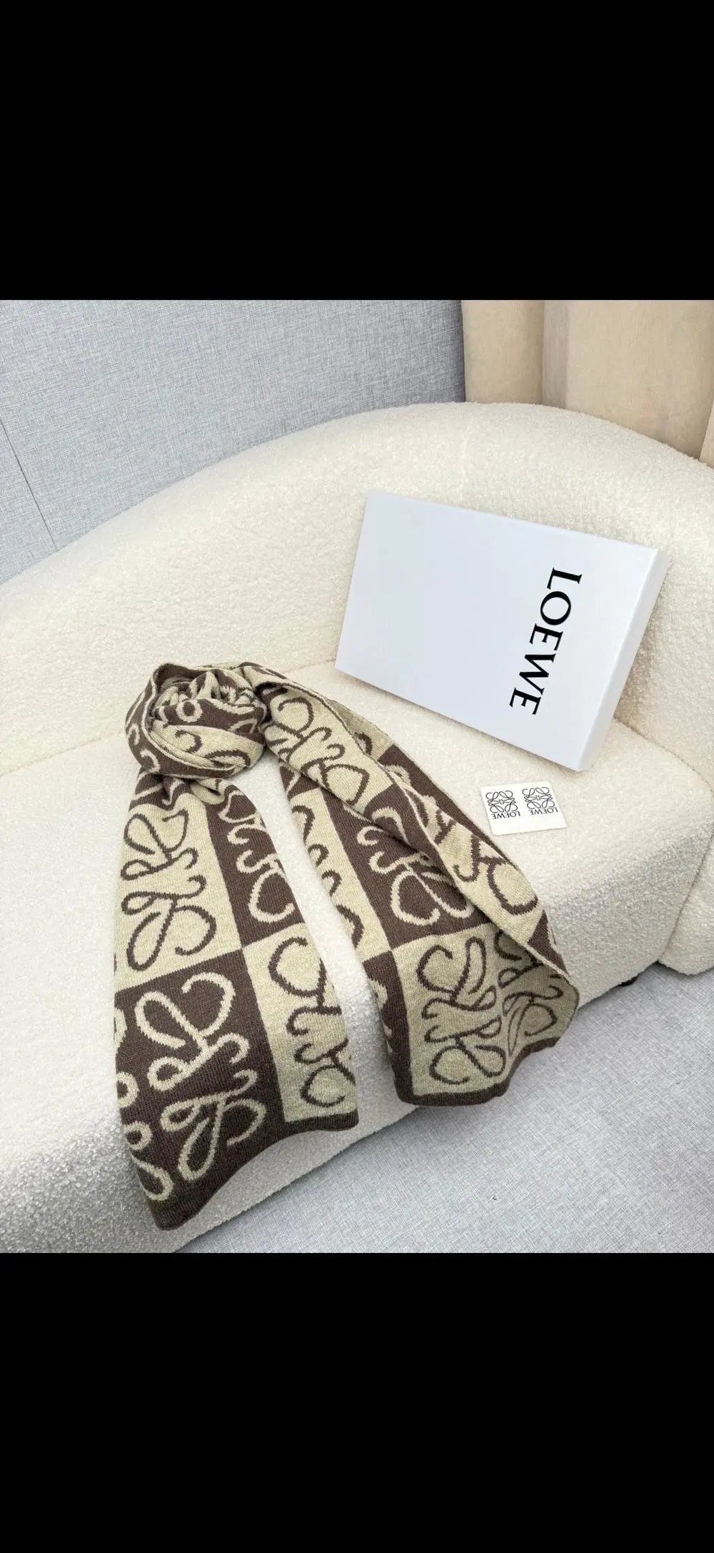 Loewe Scarves Fringed scarf with Anagram motif image 9