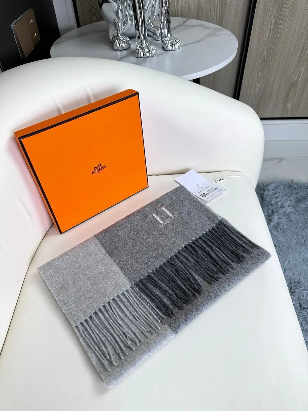 Hermès Scarves Fringed color-block H-logo scarf image 4