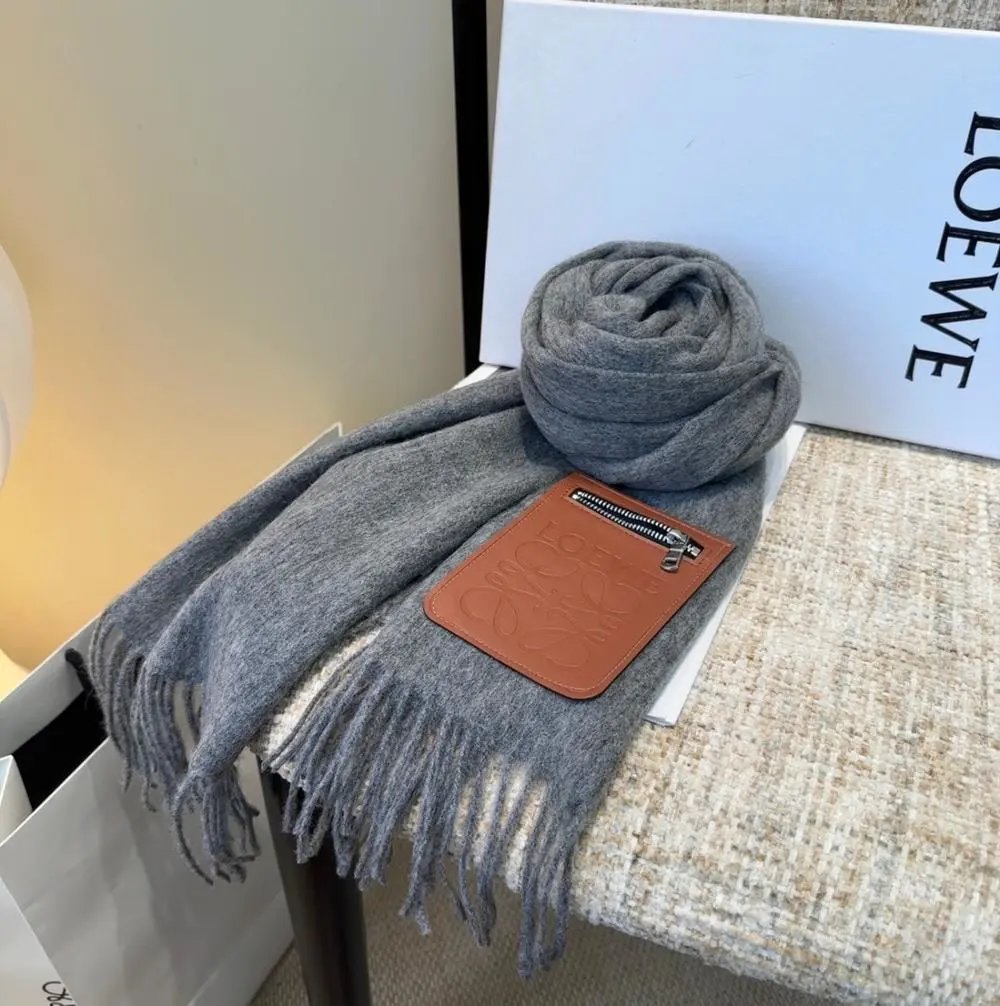 Loewe Scarves Fringed scarf with leather logo patch image 8