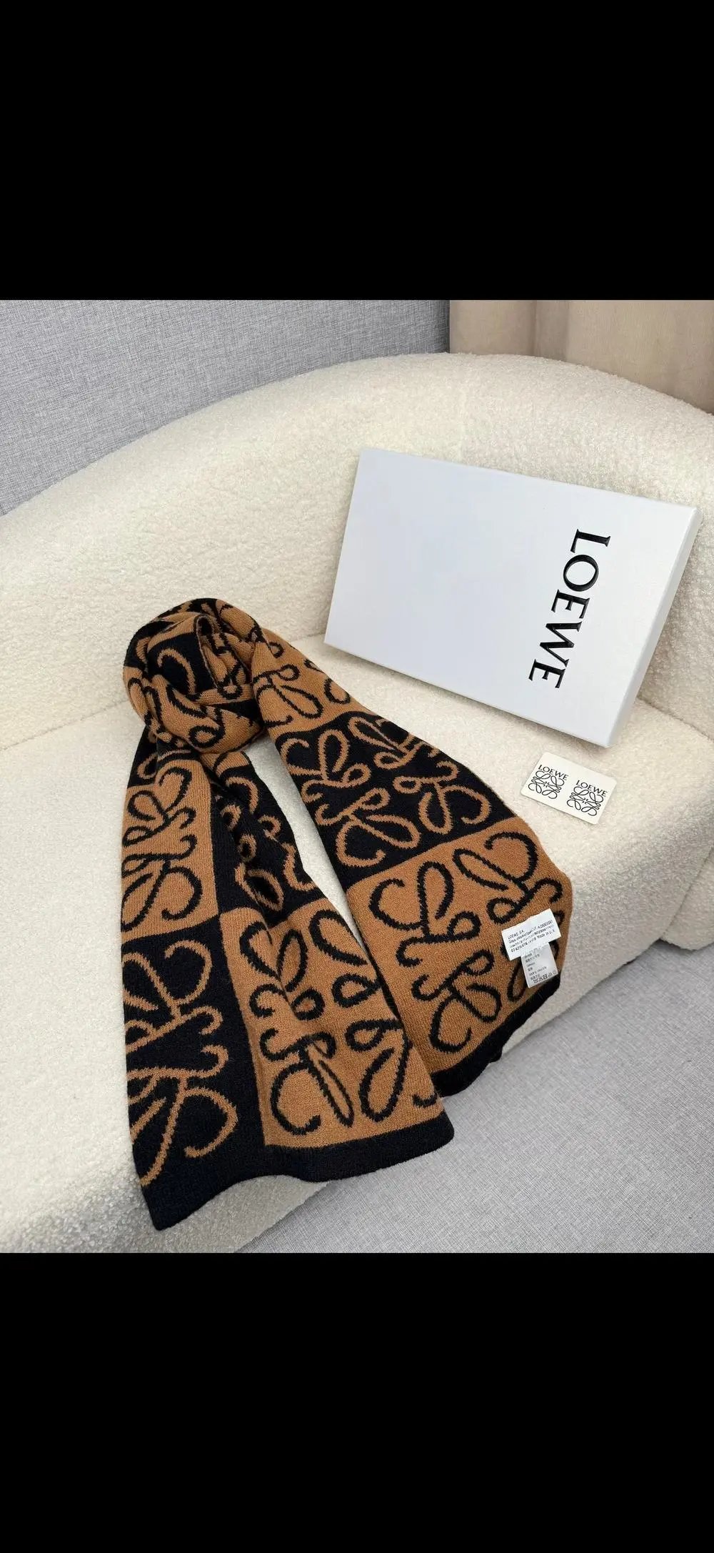 Loewe Scarves Fringed scarf with Anagram motif image 8