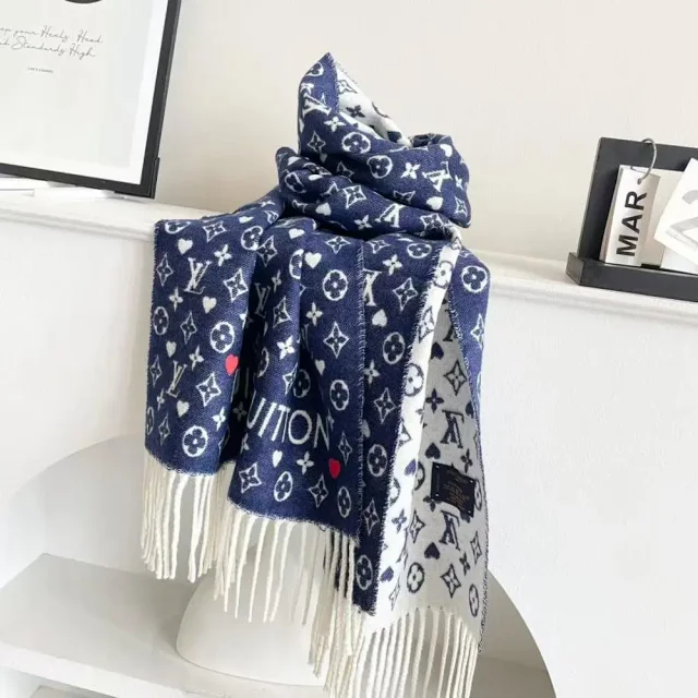 Louis Vuitton Scarves Fringed Monogram Scarf product detail image 9