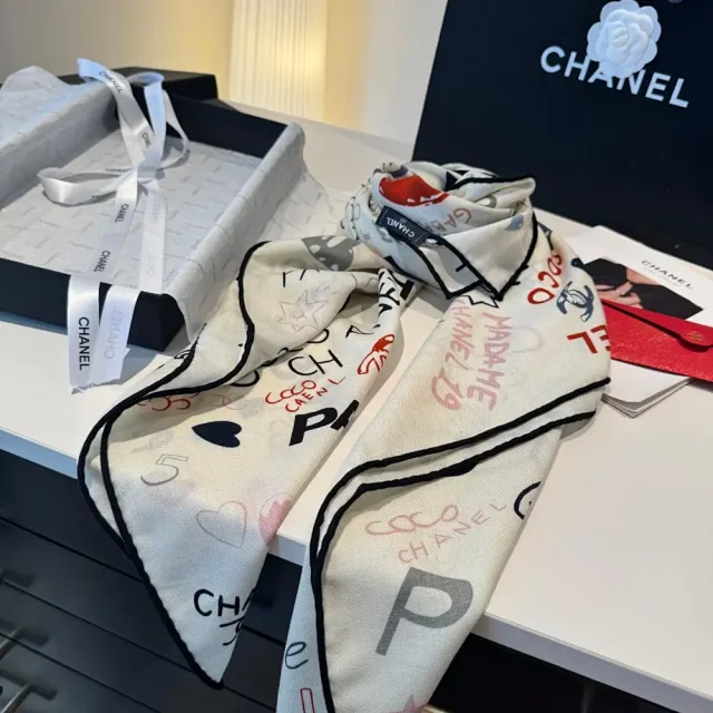 Chanel Scarves Logo Print and Knit Scarf product detail image 3
