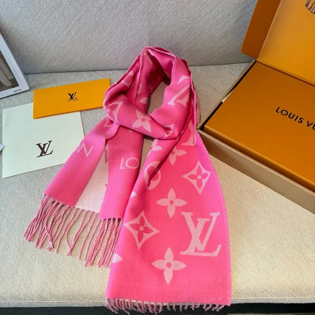 Louis Vuitton Scarves Fringed Monogram Scarf product detail image 2