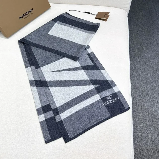Burberry Scarves Fringed plaid scarf product detail image 7