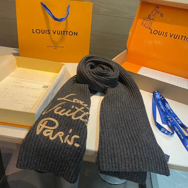 Louis Vuitton Scarves Knitted logo scarf product detail image 7