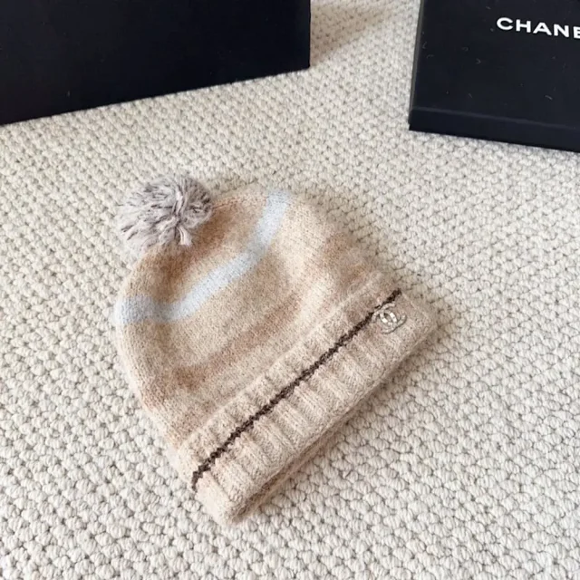 Chanel Hats Rib-knit cuffed beanie with interlocking CC logo product detail image 11