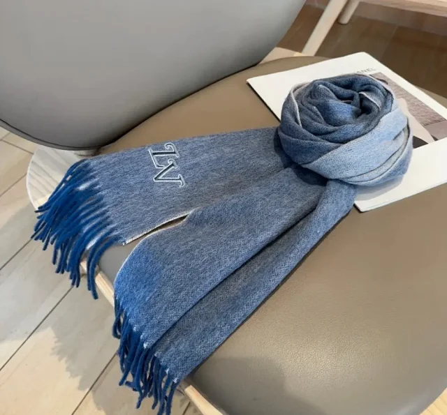 Louis Vuitton Scarves Fringed Monogram Scarf product detail image 7