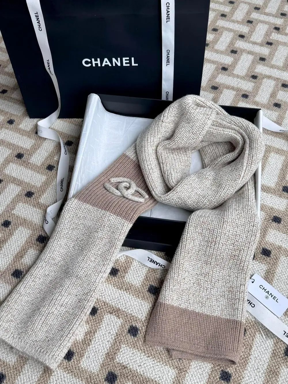 Chanel Scarves Knit and logo-pattern image 8