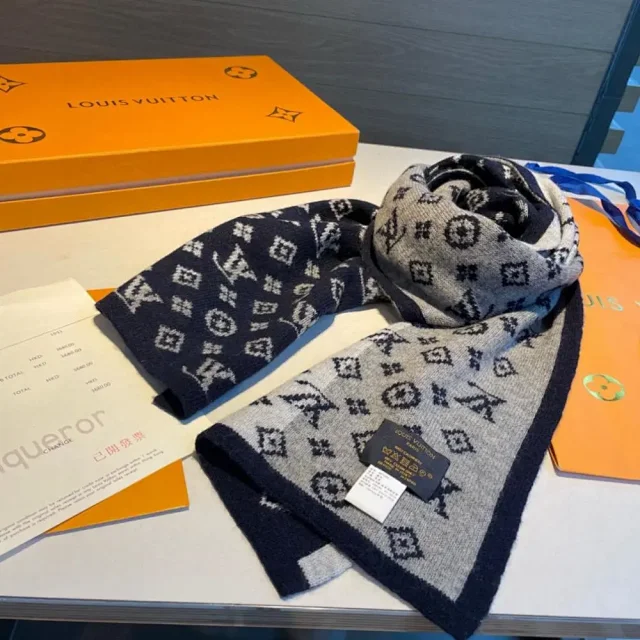 Louis Vuitton Scarves Knitted logo scarf product detail image 8