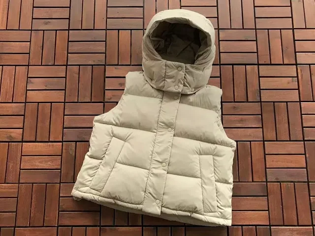 Unbranded Vests Hooded quilted puffer vest with snap front and patch pockets product detail image 3