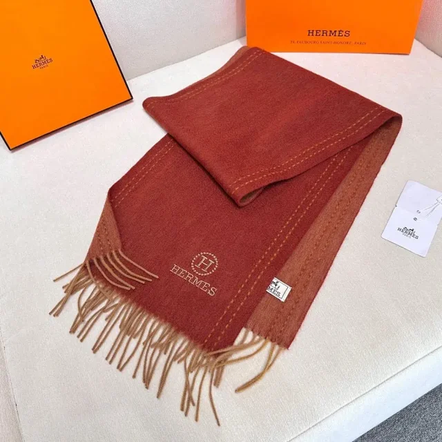 Hermès Scarves Fringed logo scarf product detail image 2