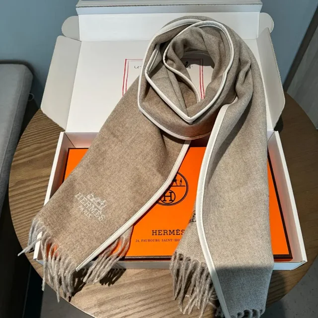 Hermès Scarves Fringed logo scarf product detail image 10