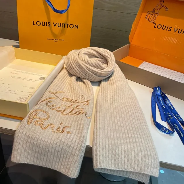 Louis Vuitton Scarves Knitted logo scarf product detail image 5