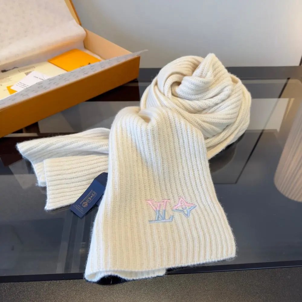 Chanel Scarves Knit and logo-pattern image 4