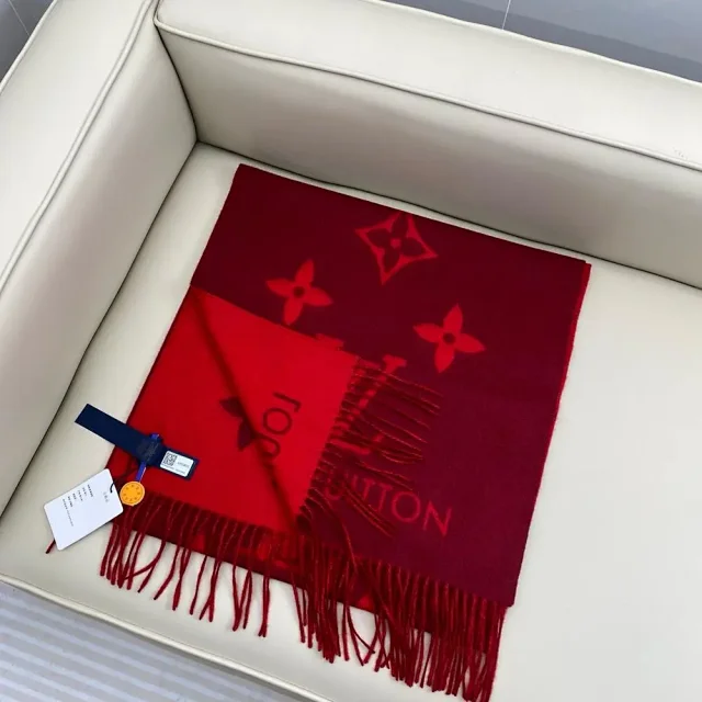Louis Vuitton Scarves Fringed Monogram Scarf product detail image 3