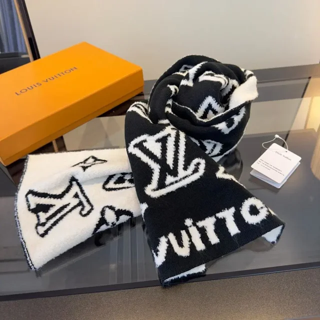Louis Vuitton Scarves Knitted logo scarf product detail image 2