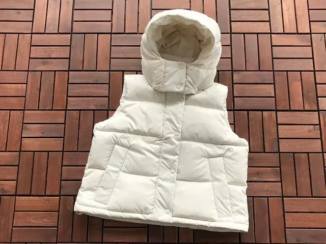 Unbranded Vests Hooded quilted puffer vest with snap front and patch pockets product detail image 4